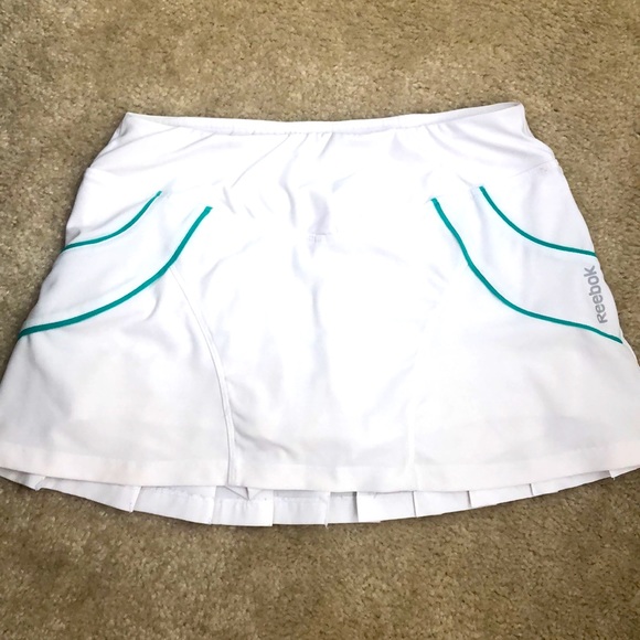 Reebok white workout skirt with teal trim & built in shorts. NWOT! Sz XS. - Picture 2 of 4